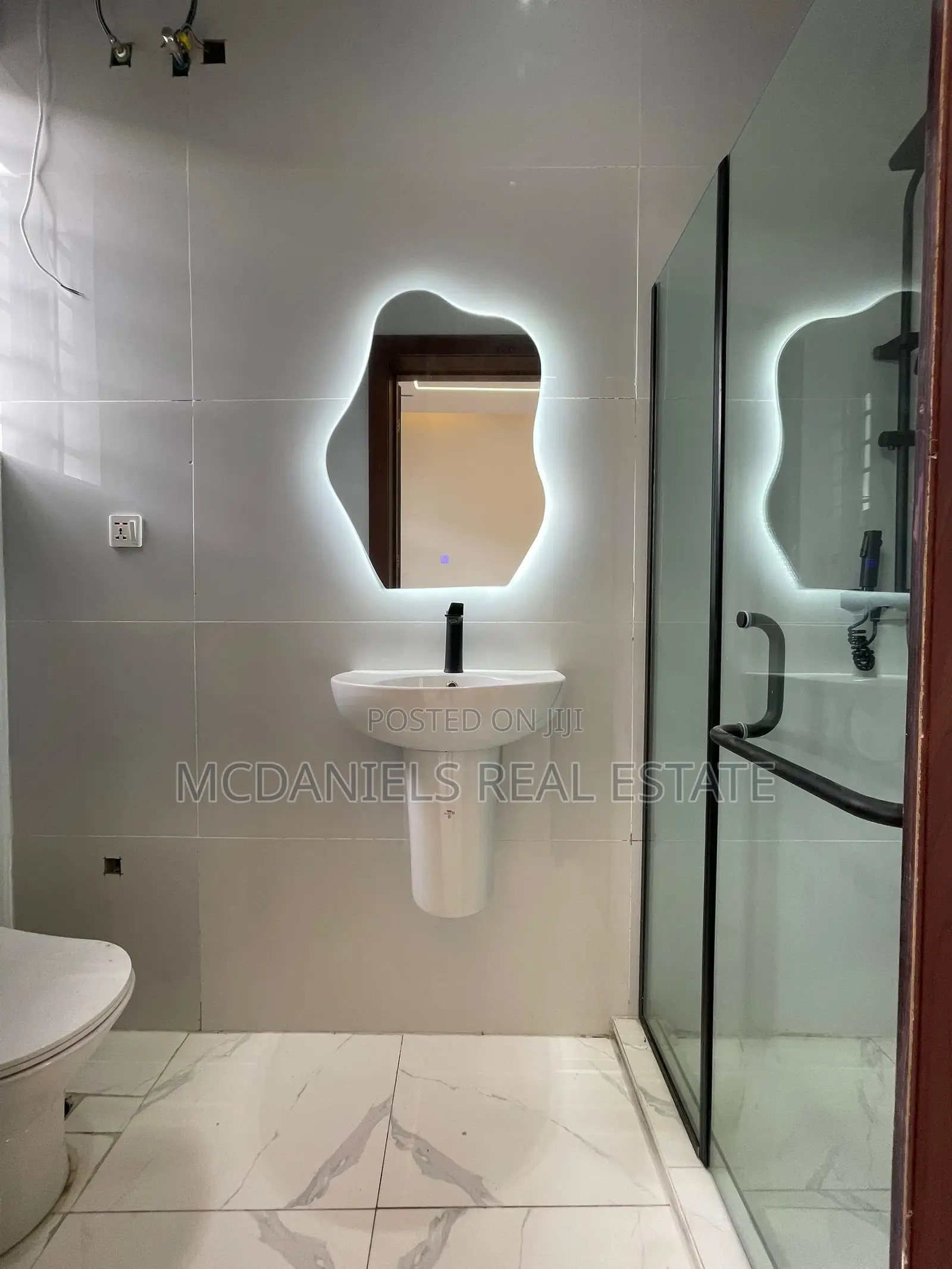 5bdrm House in Agungi for sale in Agungi