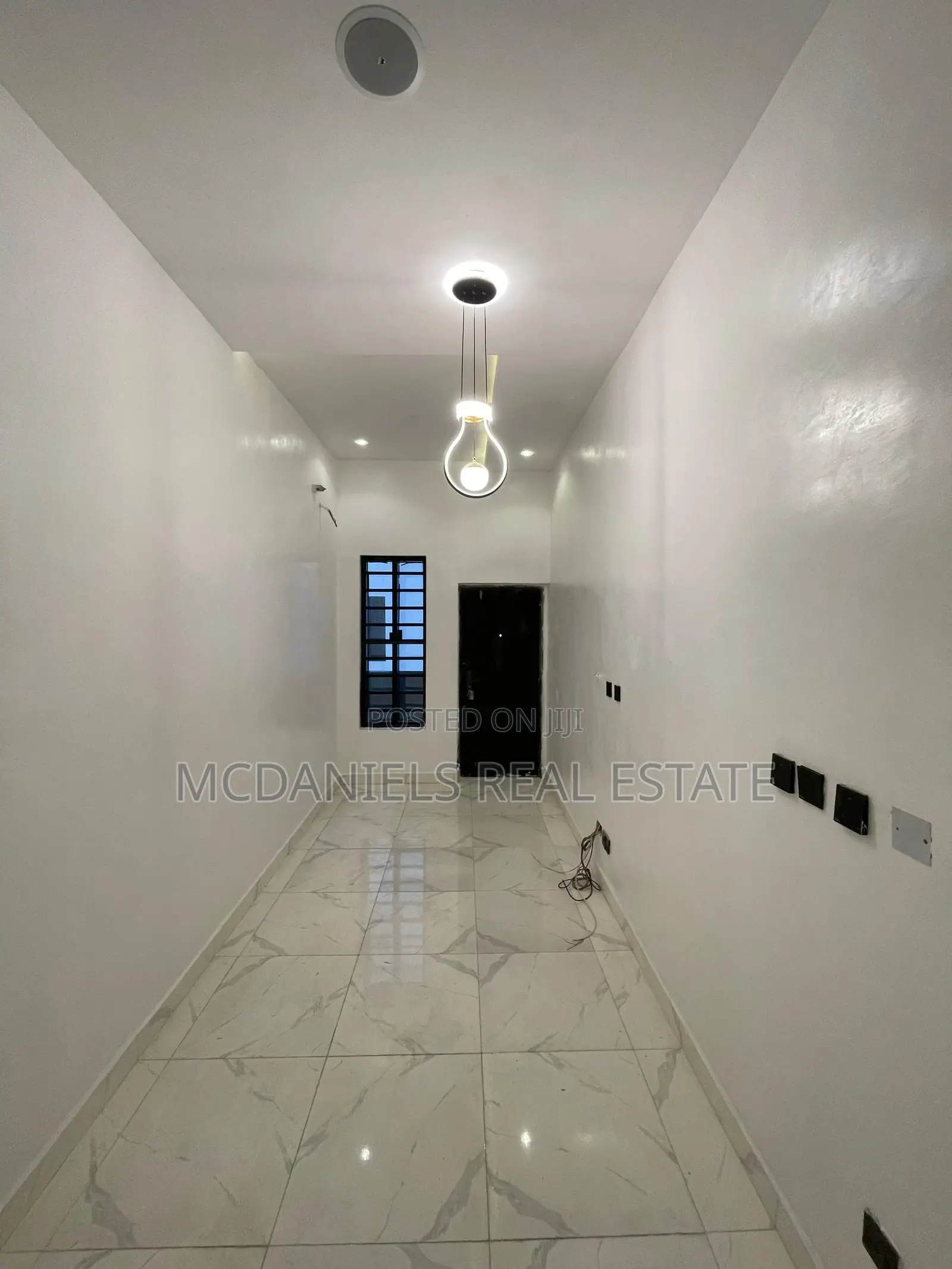 5bdrm Duplex in Chevron for sale in Chevron