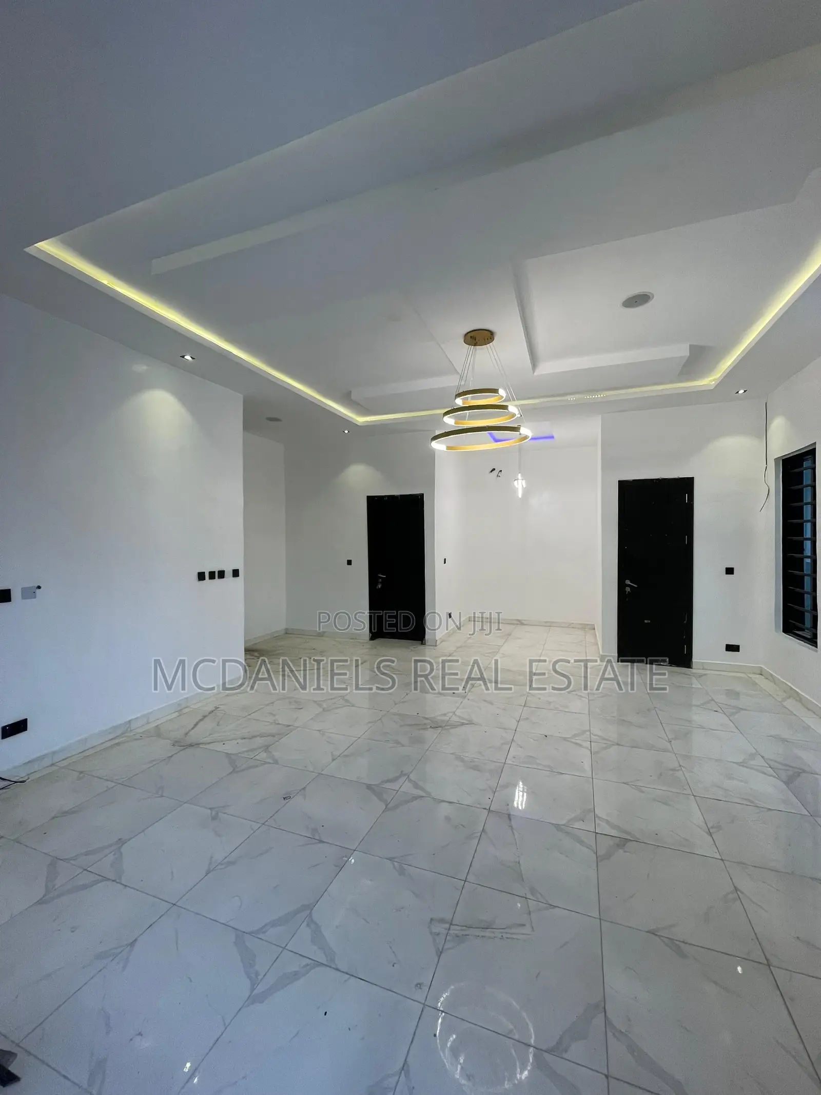 5bdrm Duplex in Chevron for sale in Chevron