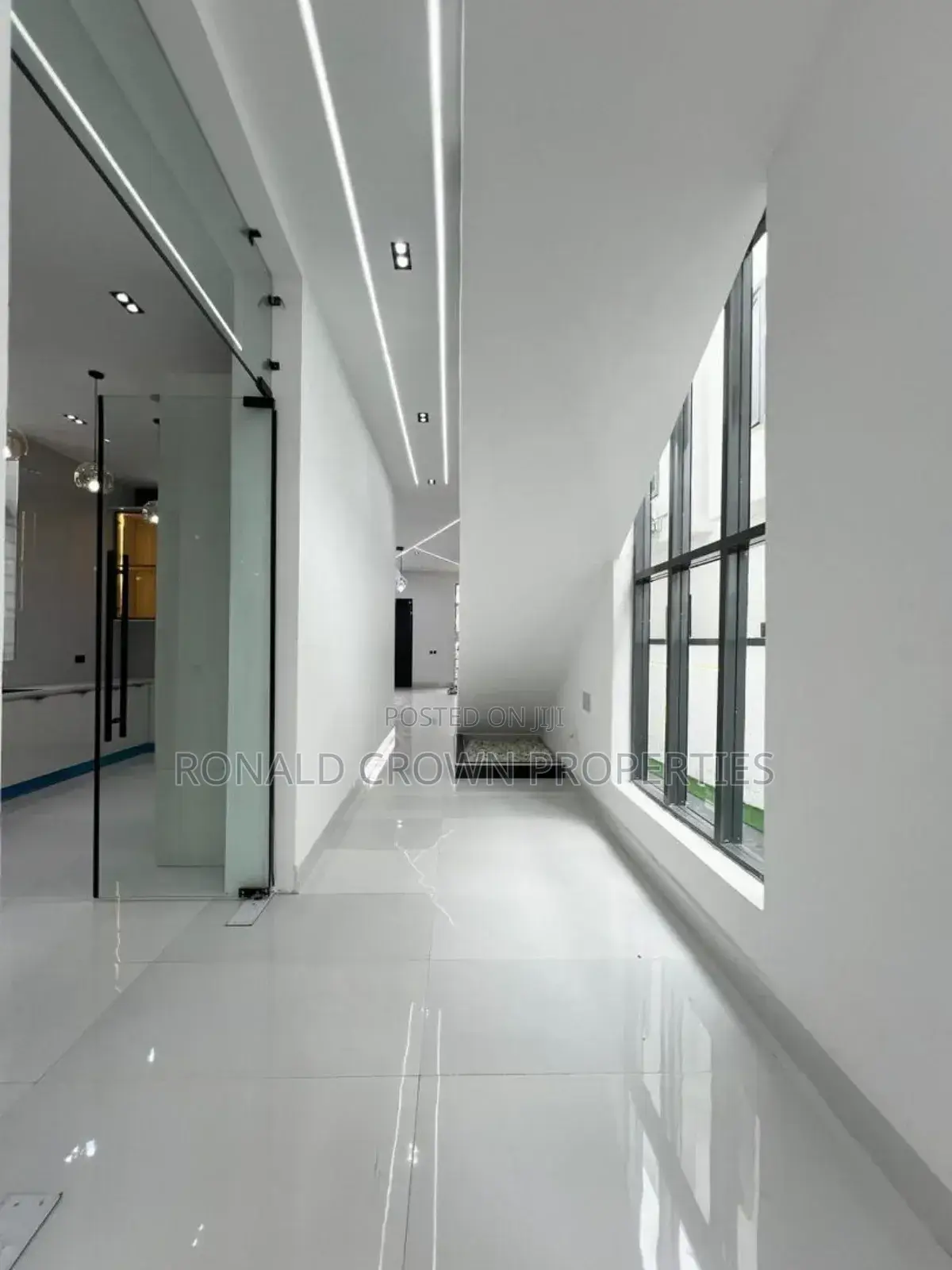 5bdrm Duplex in Ikota for sale in Ikota