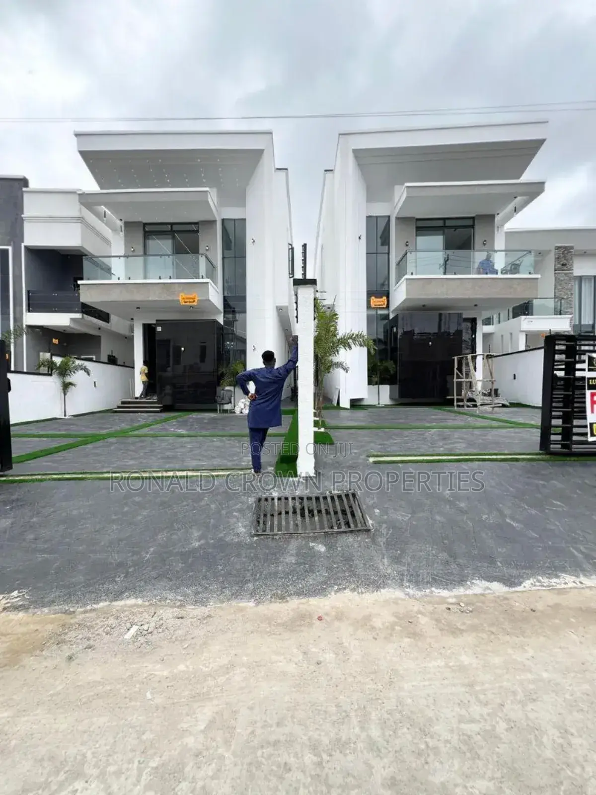 5bdrm Duplex in Ikota for sale in Ikota