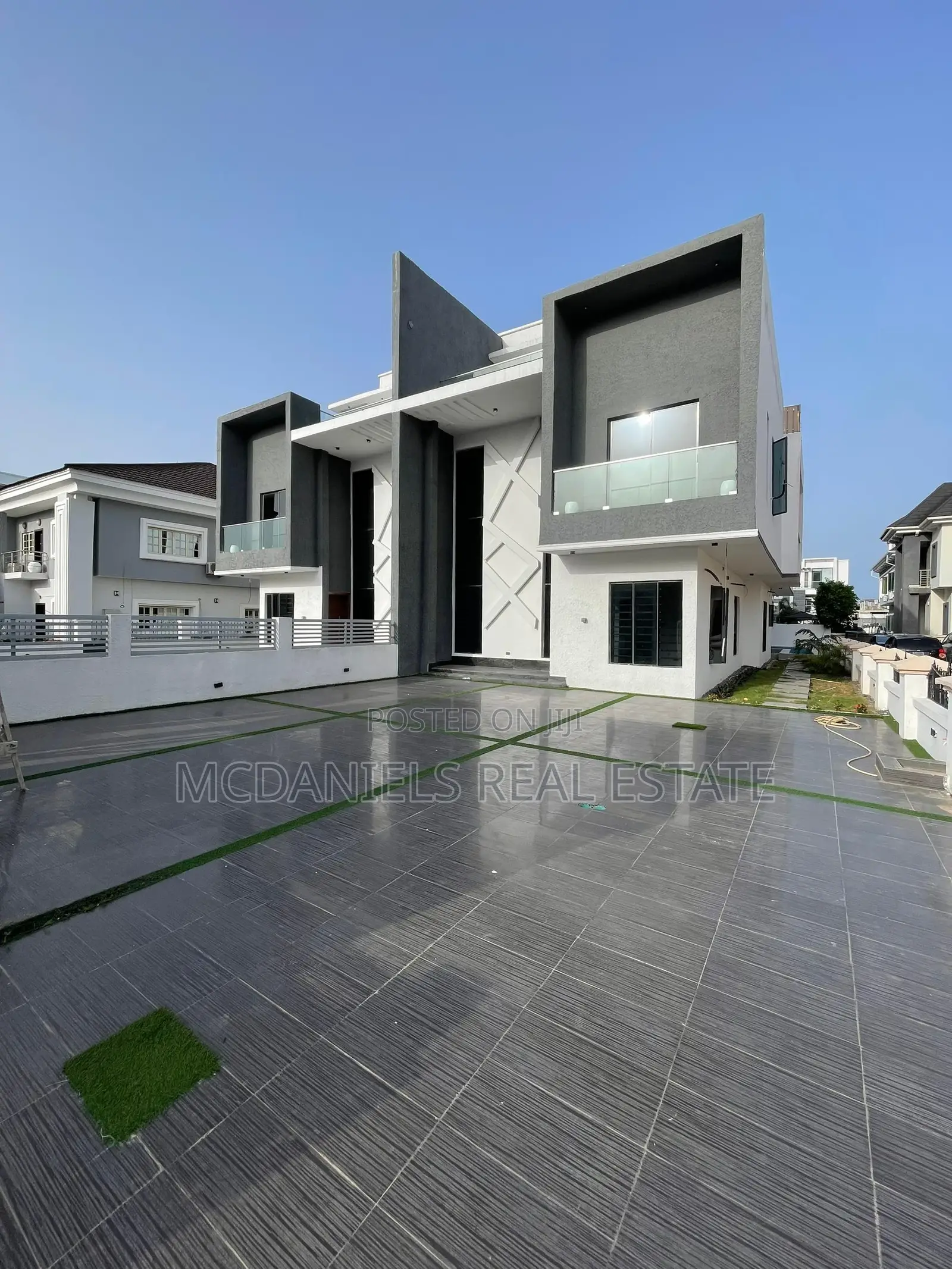 5bdrm Duplex in Osapa london for sale in Osapa london