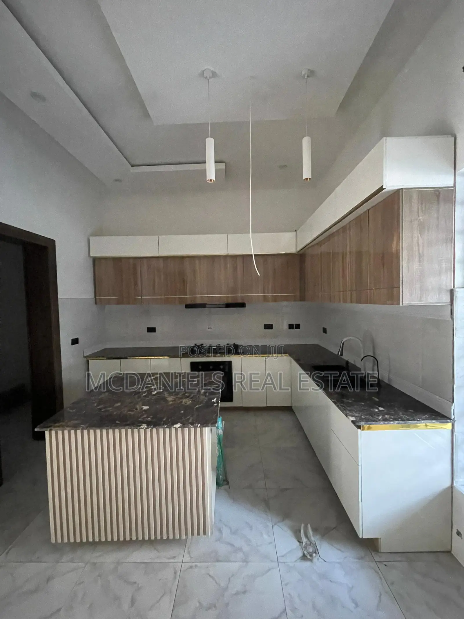 5bdrm Duplex in Osapa london for sale in Osapa london