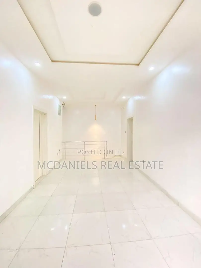 4bdrm Duplex in Chevron for sale in Chevron