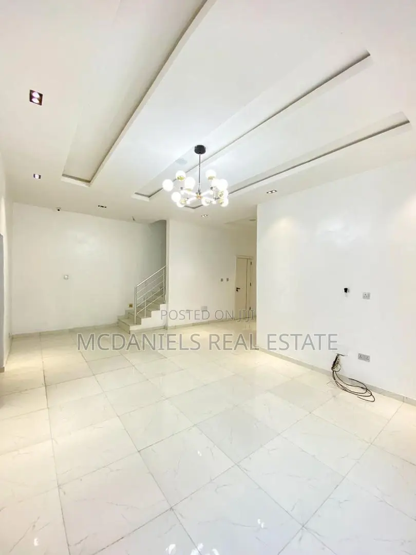 4bdrm Duplex in Chevron for sale in Chevron