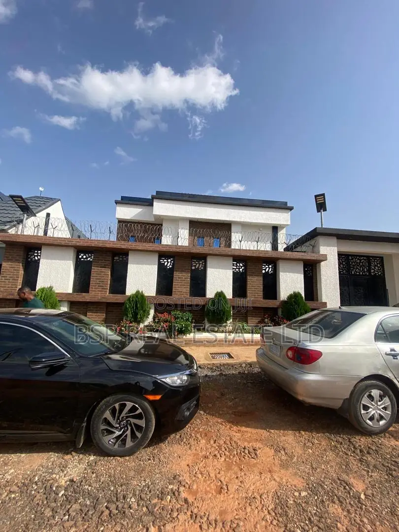 6bdrm Duplex in Apo Resettlement for sale in Apo Resettlement
