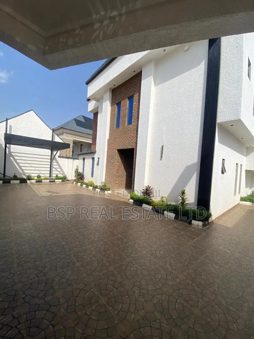 6bdrm Duplex in Apo Resettlement for sale in Apo Resettlement