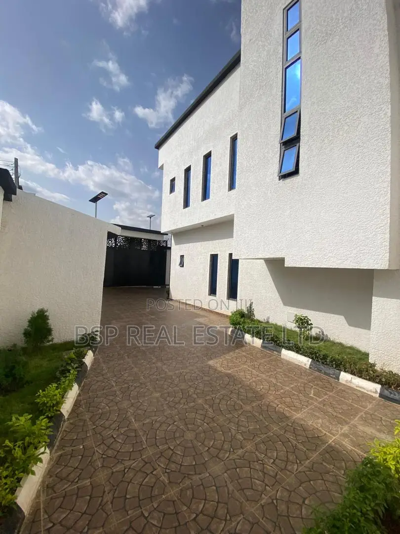 6bdrm Duplex in Apo Resettlement for sale in Apo Resettlement