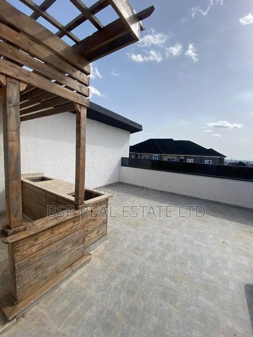 6bdrm Duplex in Apo Resettlement for sale in Apo Resettlement