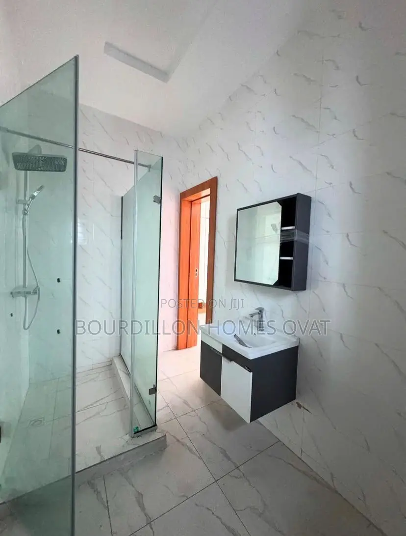 4bdrm Duplex in Ologolo for sale in Ologolo