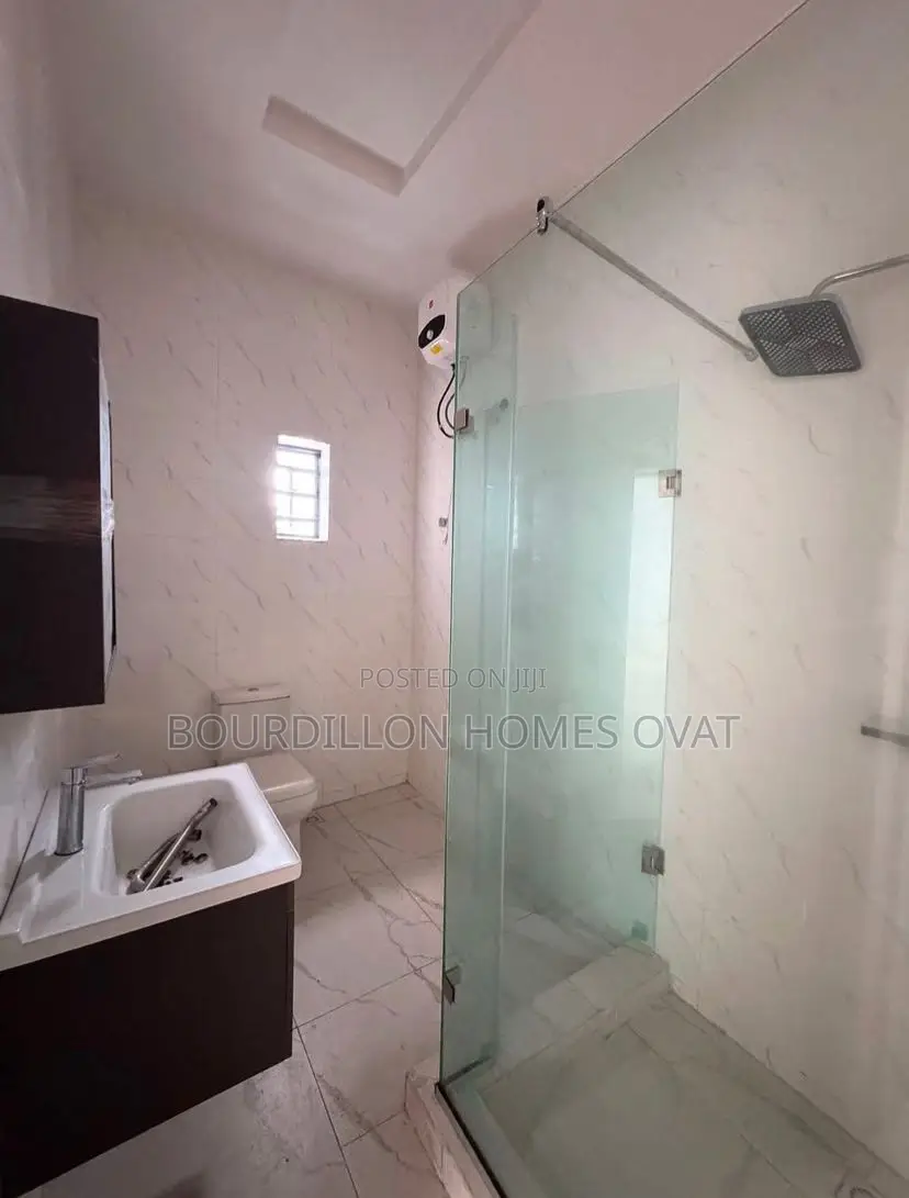 4bdrm Duplex in Ologolo for sale in Ologolo