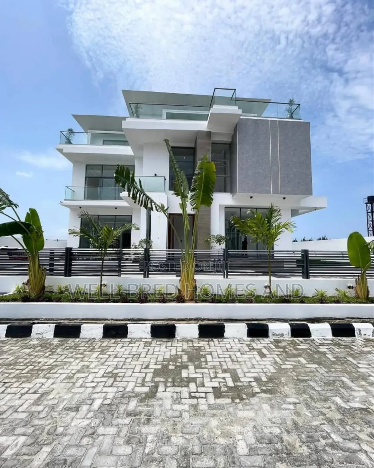 5bdrm Duplex in Osapa London Lekki for sale in Lekki