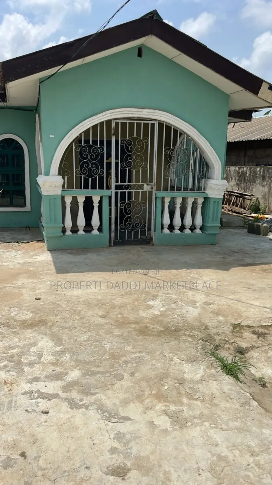 4bdrm Bungalow in Ipaja Road for sale in Ipaja Road