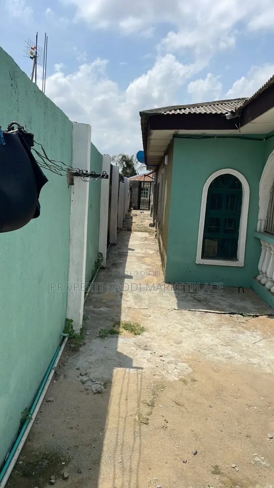 4bdrm Bungalow in Ipaja Road for sale in Ipaja Road