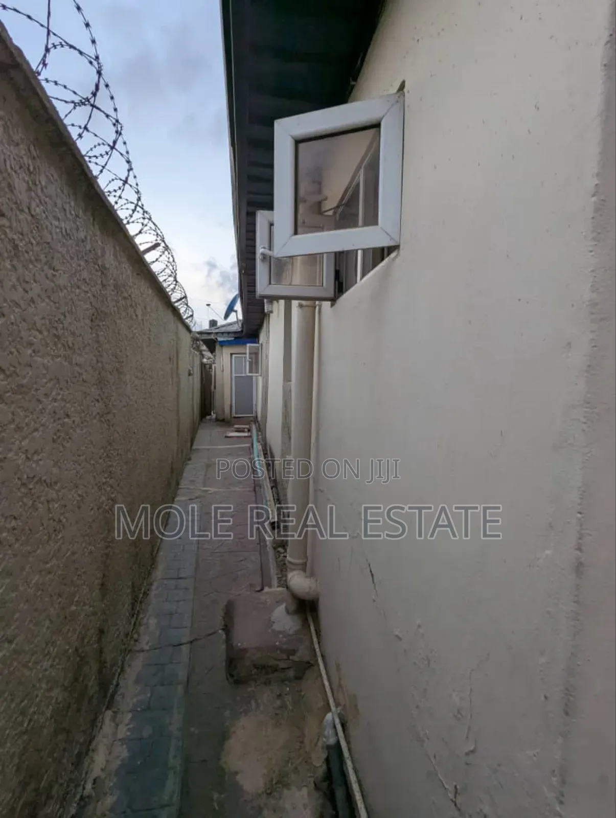 Furnished 8bdrm Block of Flats in General Bustop, Ikotun/Igando in Ikotun/Igando
