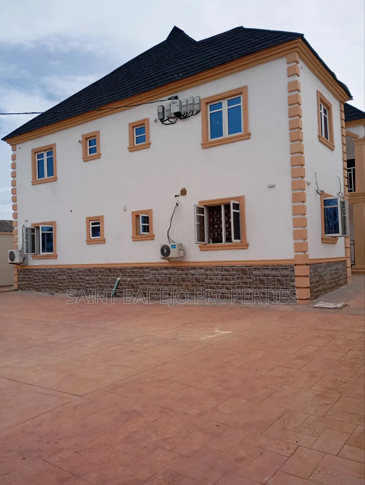 8bdrm Block of Flats in Kasbak College Area, Gberigbe for sale in Gberigbe
