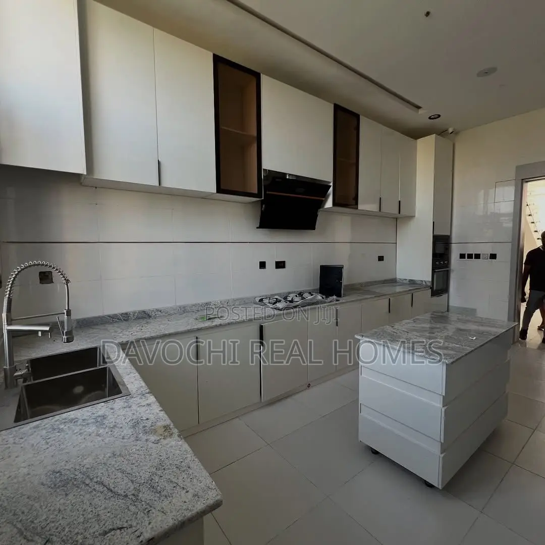 5bdrm Duplex in Ajah for rent in Ado / Ajah