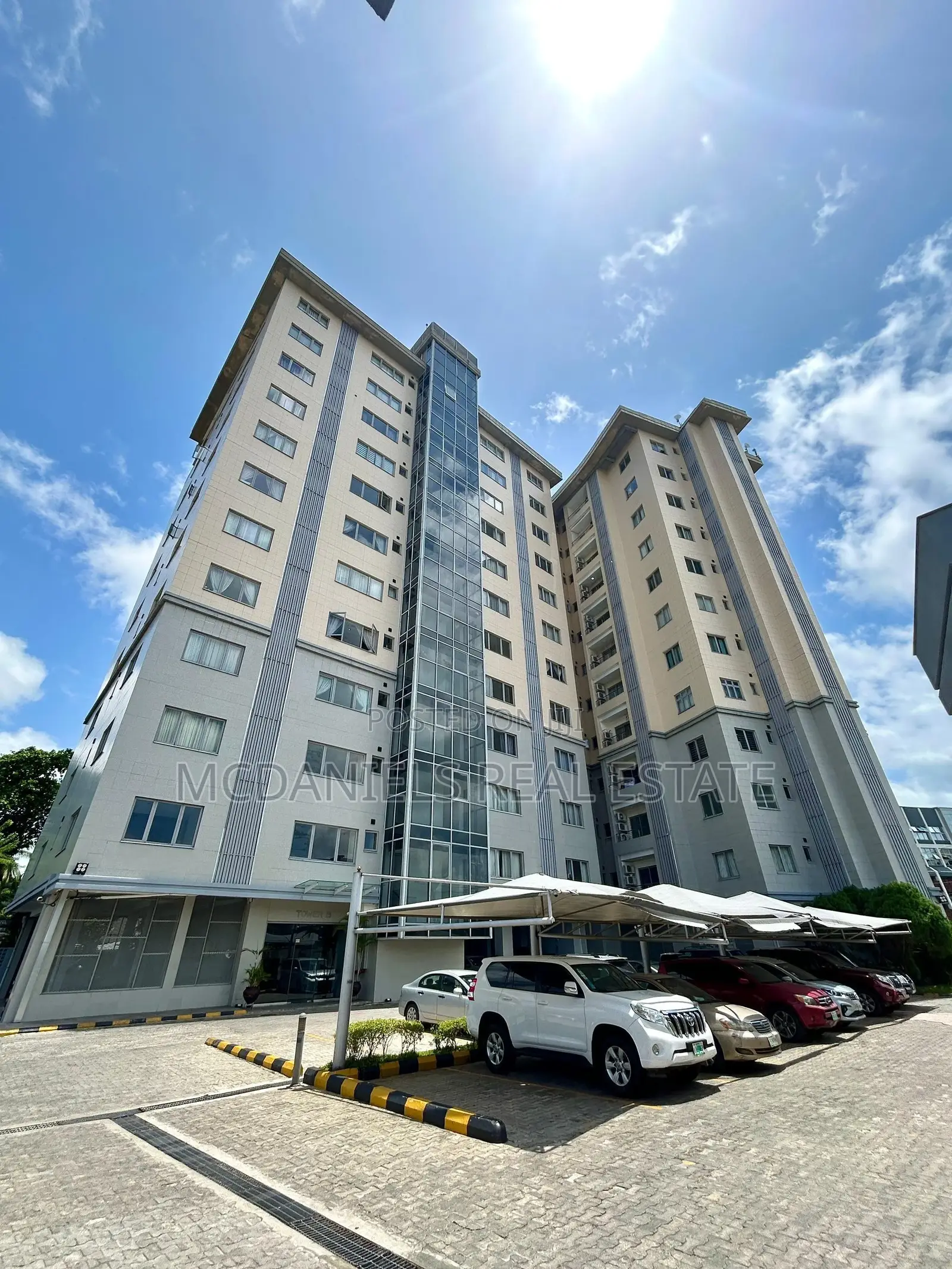 3bdrm Apartment in Ademola Adetokunbo for sale in Ademola Adetokunbo