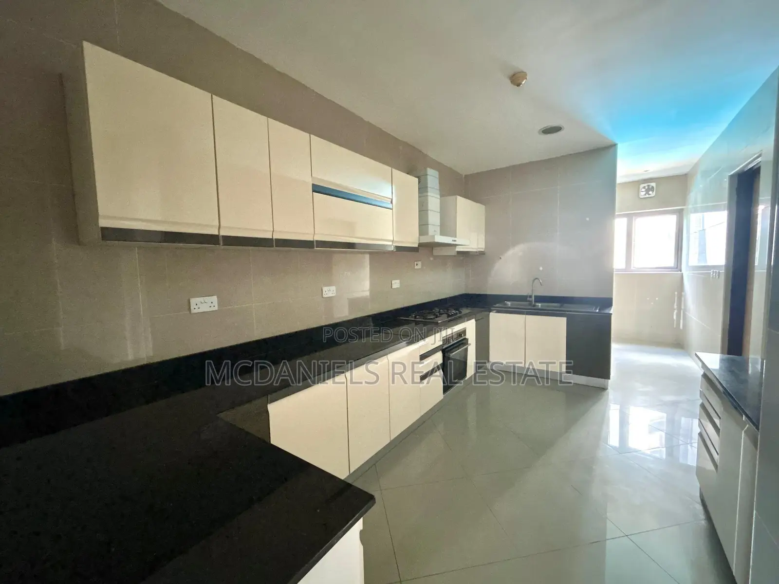 3bdrm Apartment in Ademola Adetokunbo for sale in Ademola Adetokunbo