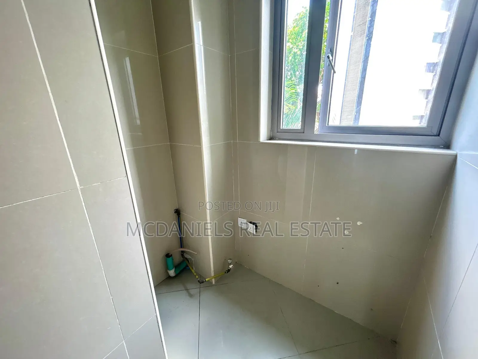 3bdrm Apartment in Ademola Adetokunbo for sale in Ademola Adetokunbo