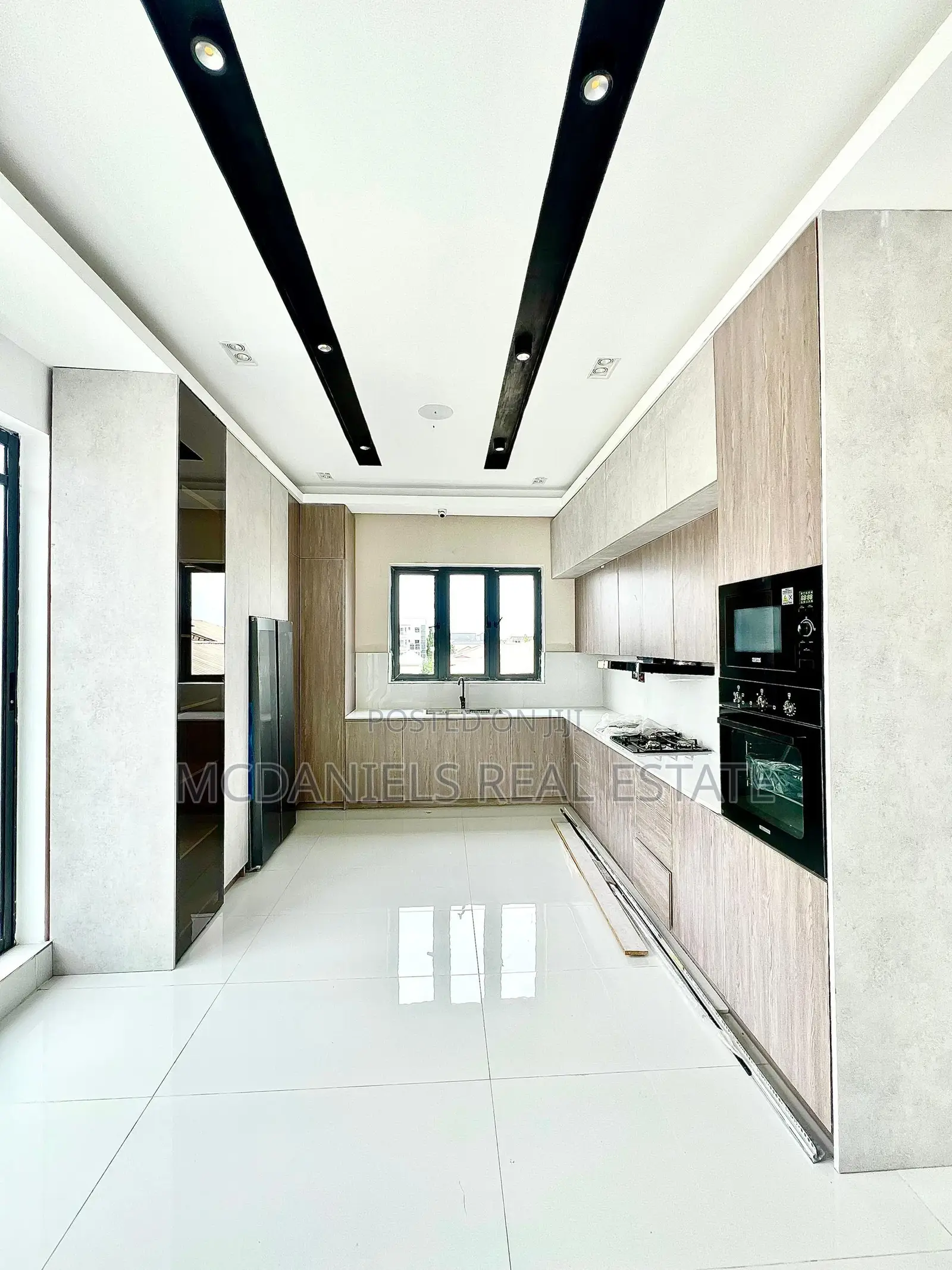 4bdrm Maisonette in Lekki Phase 1 for sale in Lekki Phase 1