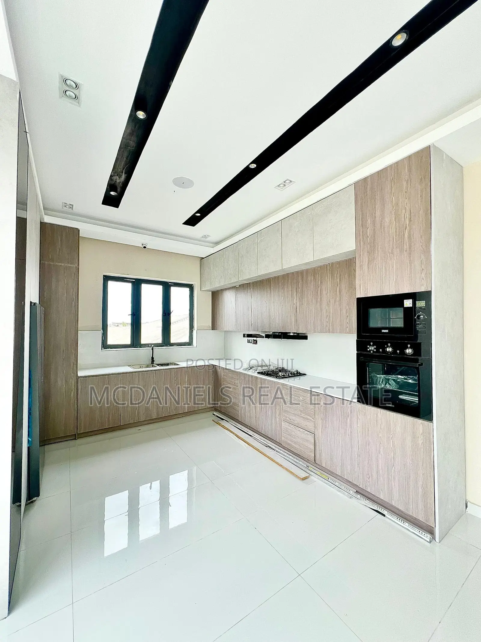 4bdrm Maisonette in Lekki Phase 1 for sale in Lekki Phase 1