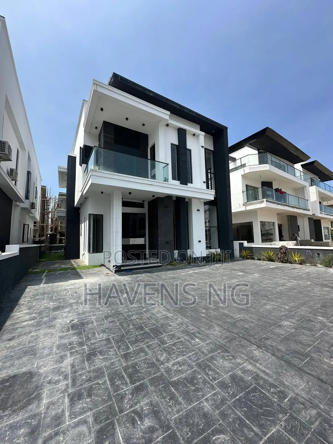 5bdrm Duplex in Ikota for sale in Ikota