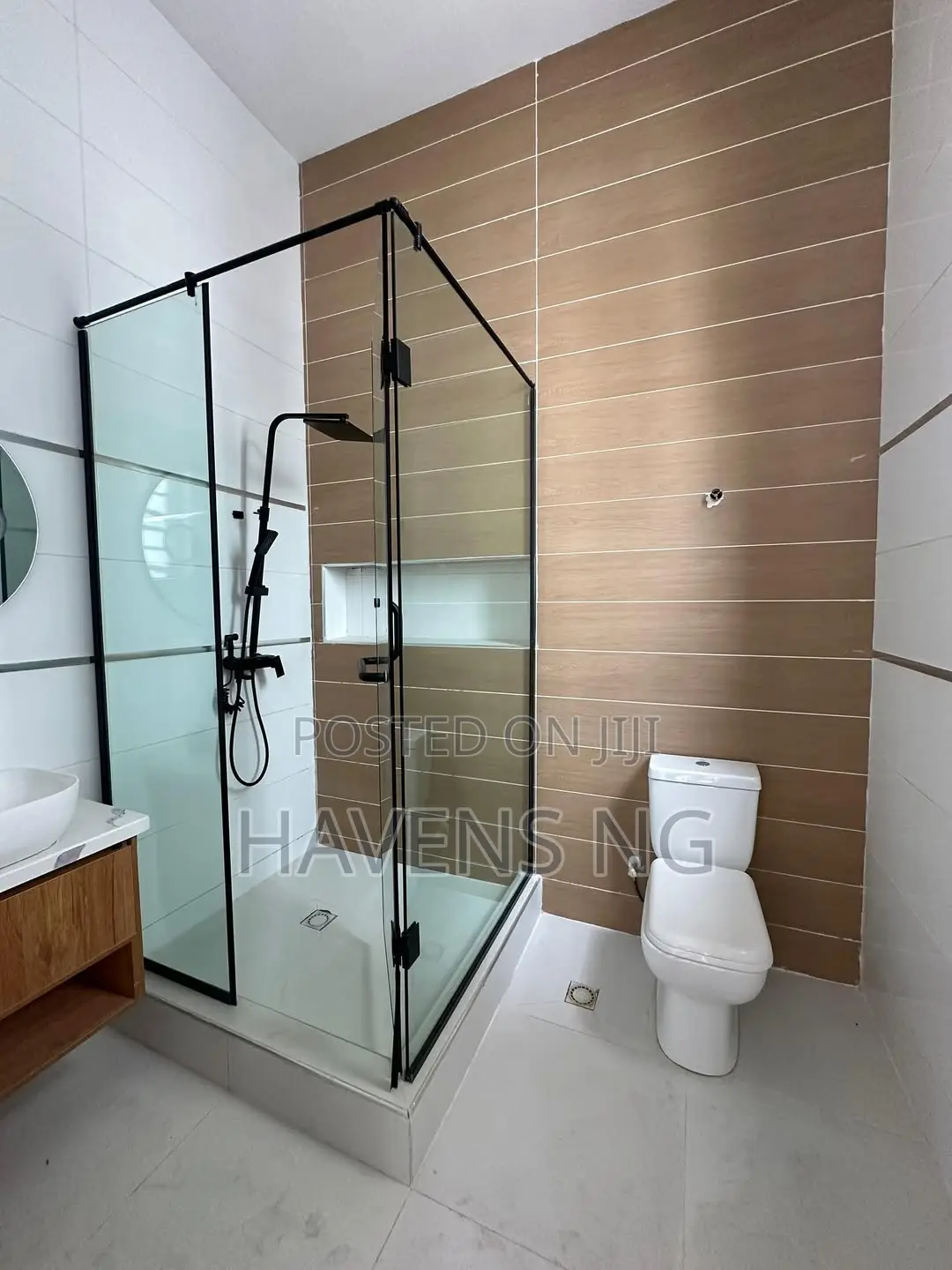 5bdrm Duplex in Ikota for sale in Ikota