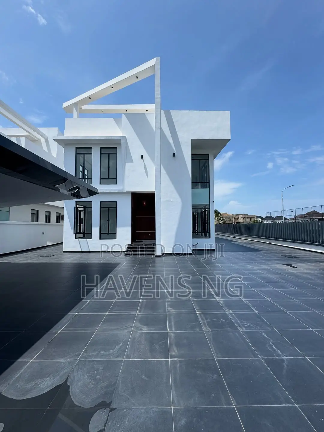 5bdrm Duplex in Osapa london for sale in Osapa london