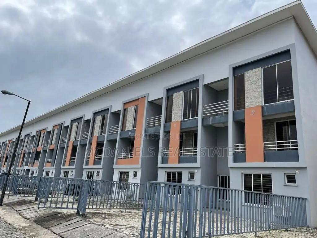 4bdrm Townhouse/Terrace in Lekki Phase 1 for Sale in Lekki Phase 1