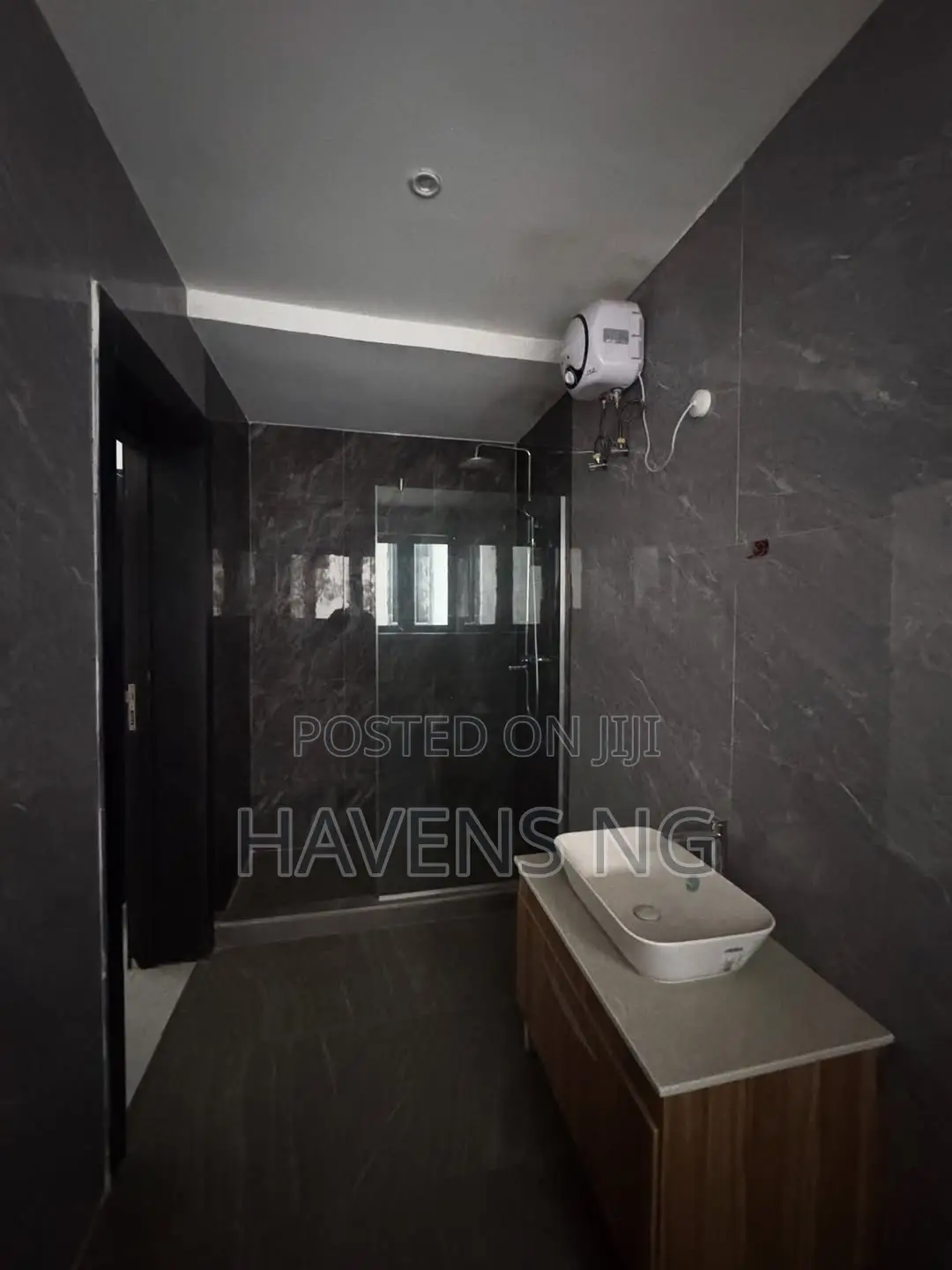 4bdrm Duplex in Chevron for sale in Chevron