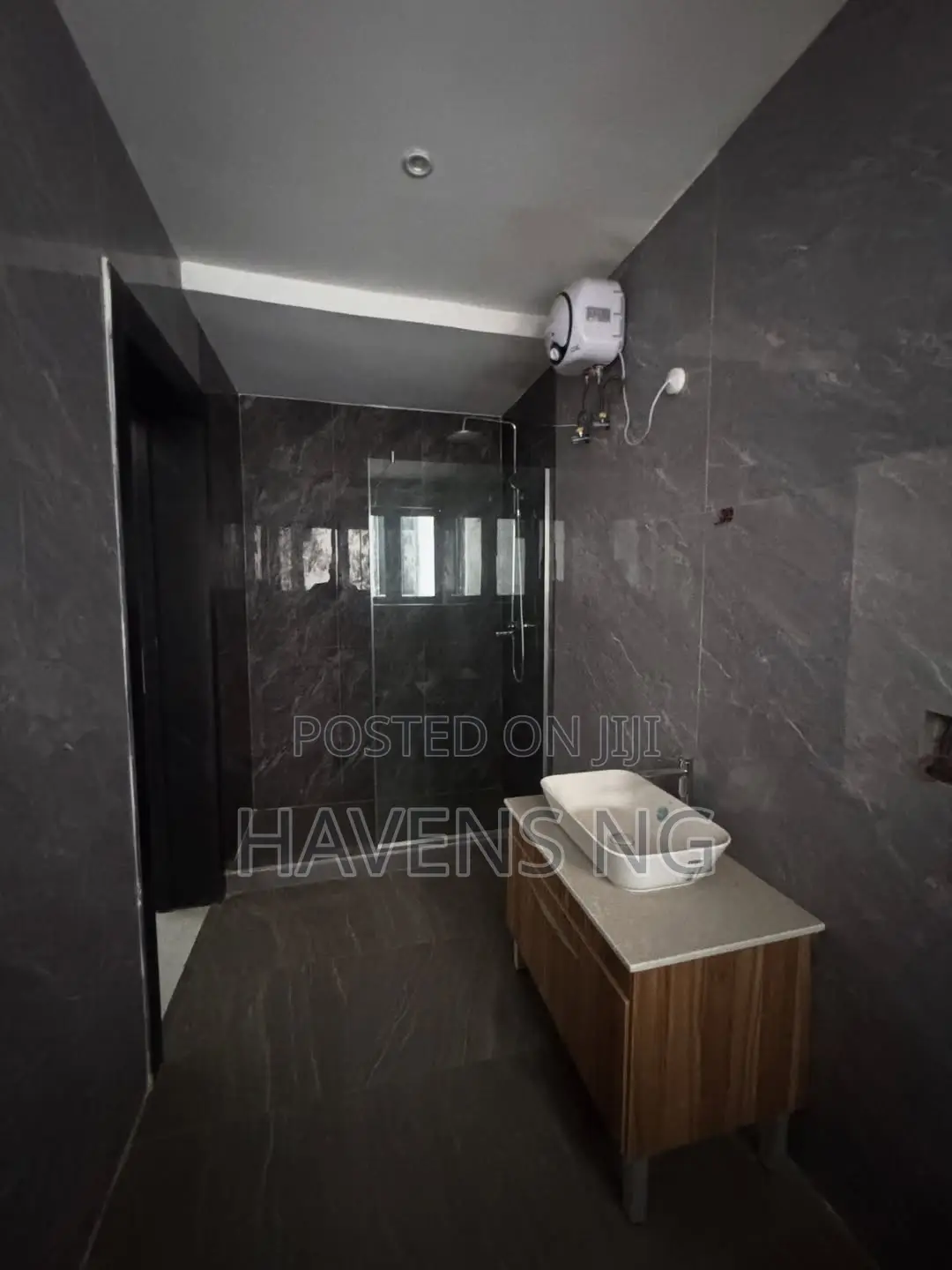 4bdrm Duplex in Chevron for sale in Chevron