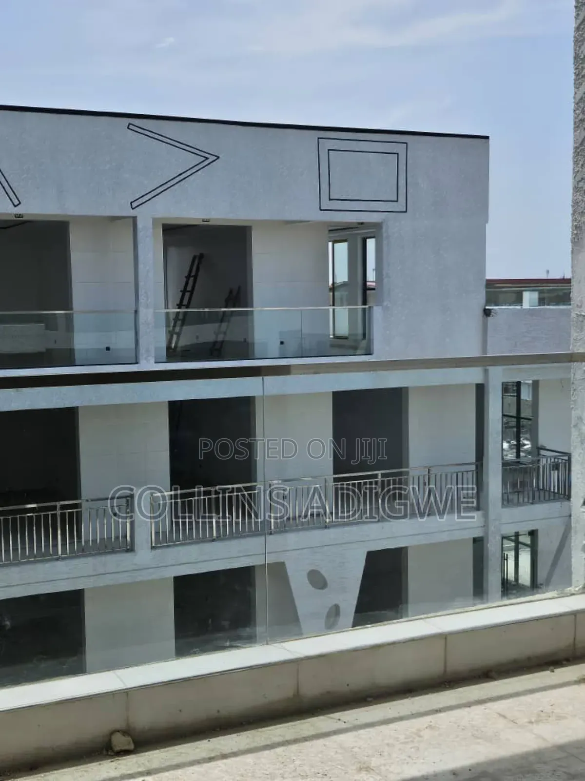 28sqm Shop in a Shopping Mall in Ikota