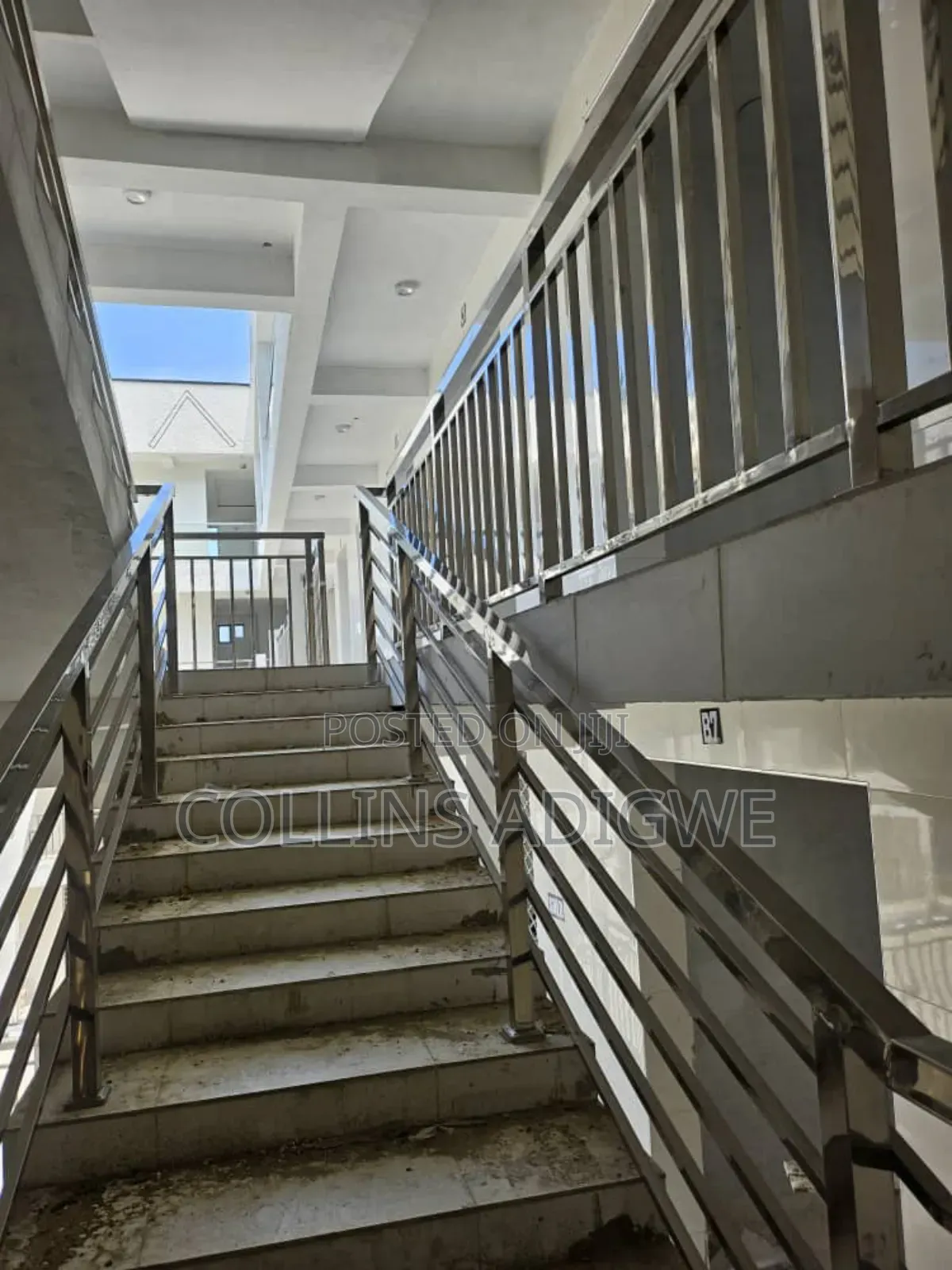 28sqm Shop in a Shopping Mall in Ikota