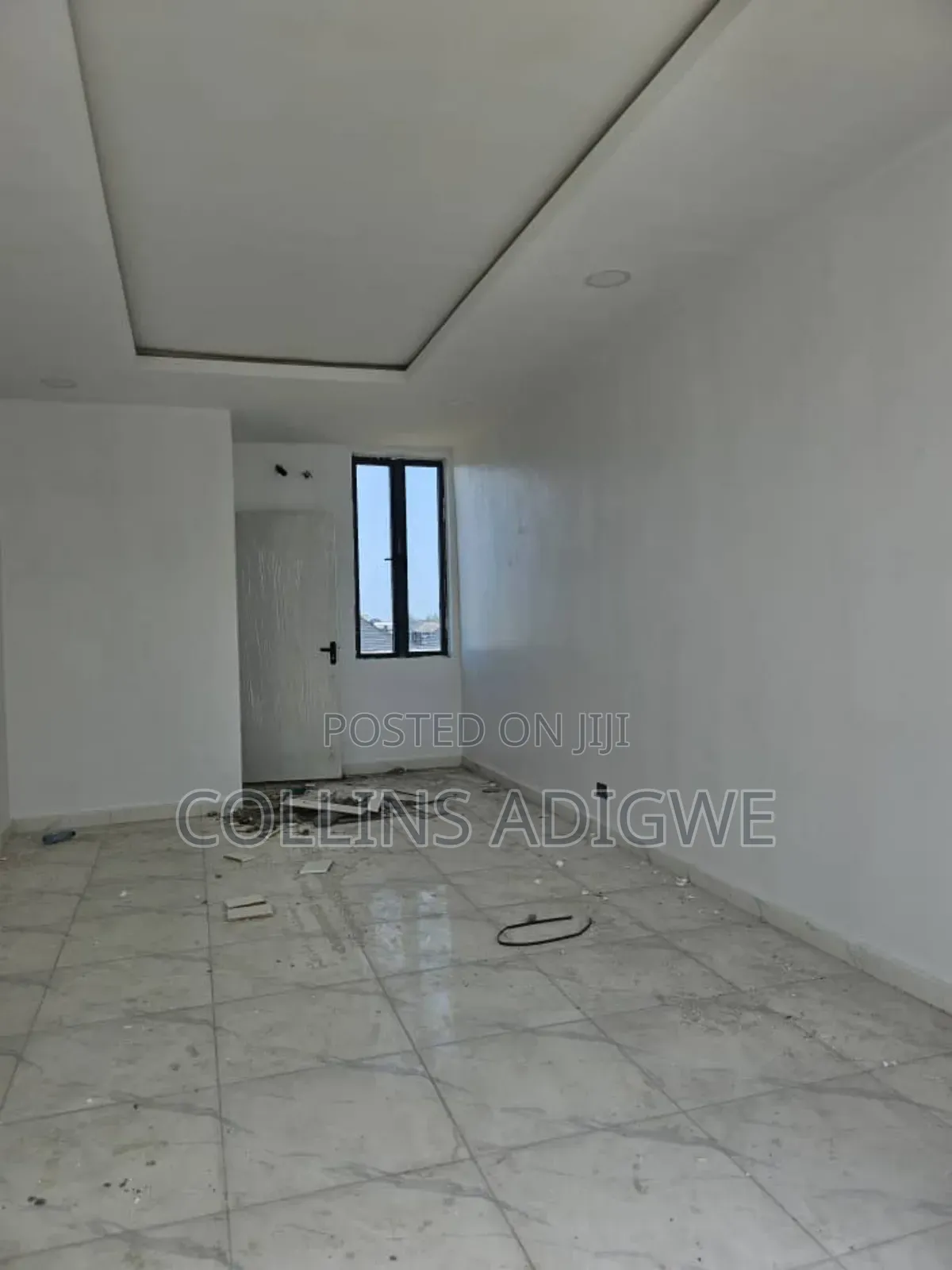 28sqm Shop in a Shopping Mall in Ikota