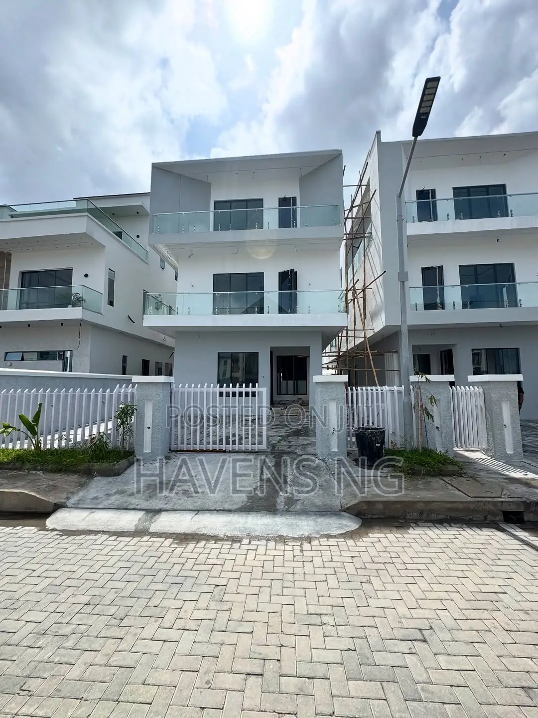 5bdrm Duplex in Osapa london for sale in Osapa london