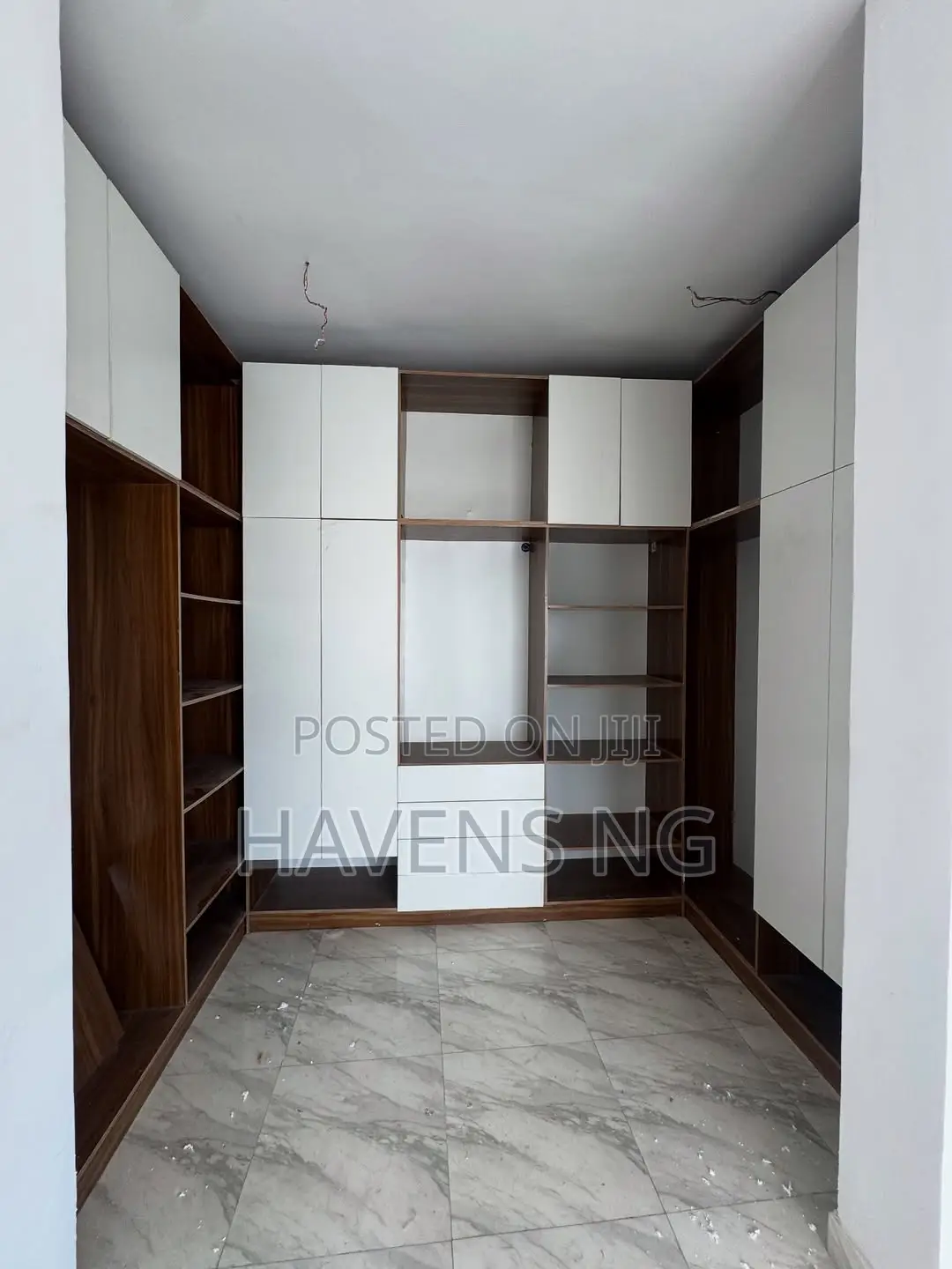 5bdrm Duplex in Osapa london for sale in Osapa london