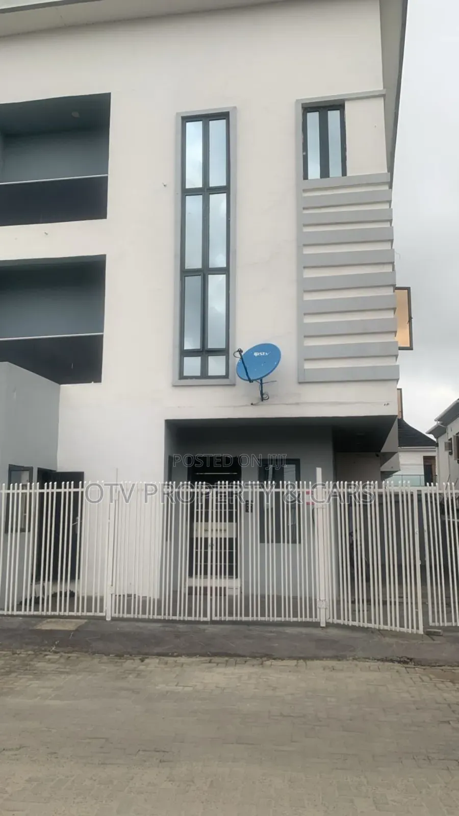 Furnished 3bdrm Duplex in Ikota for sale in Ikota