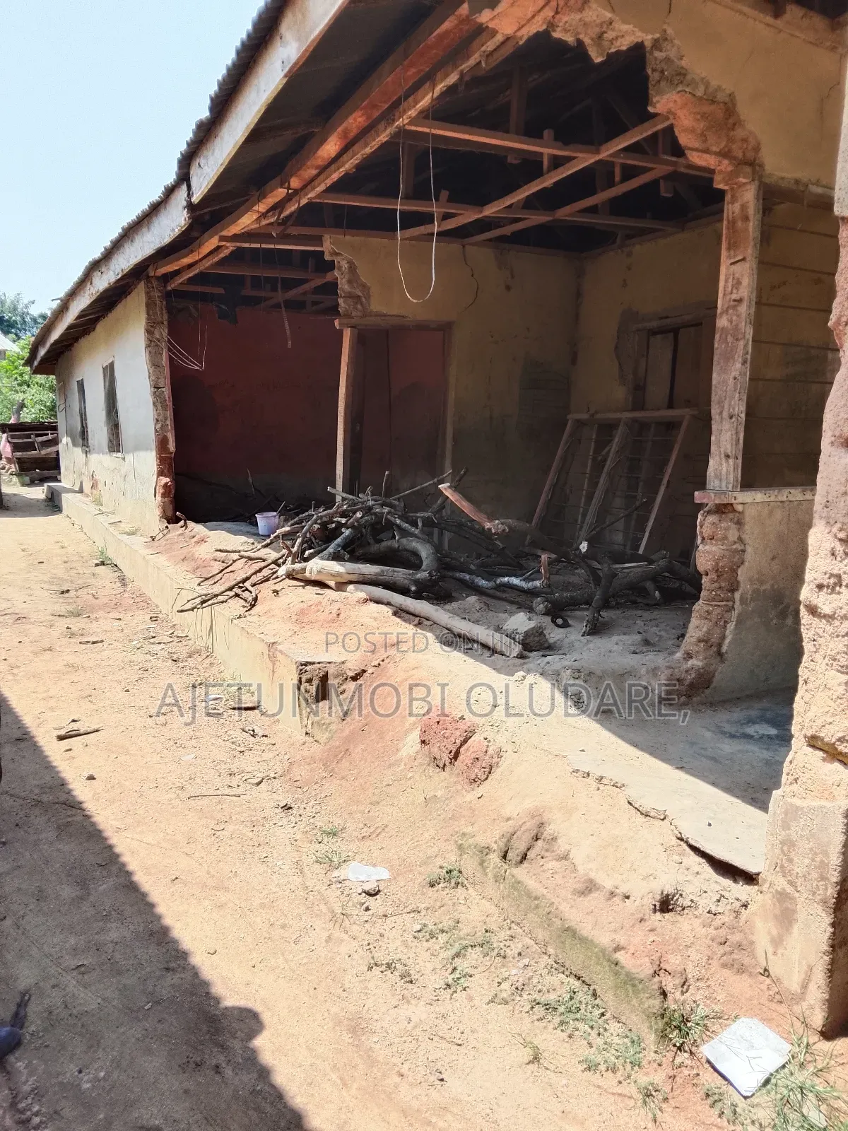 8bdrm Bungalow in Alasia Omisanjana for sale in Ado Ekiti