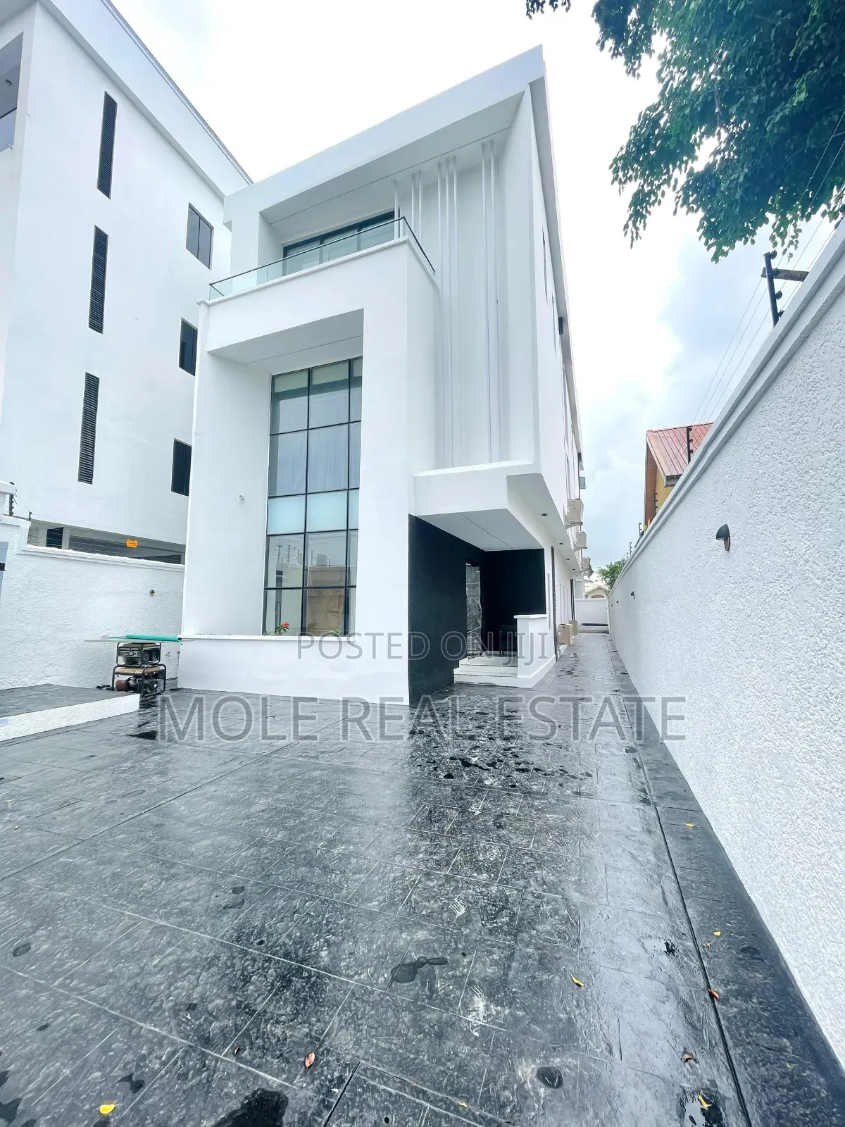 Furnished 4bdrm Duplex in Leki, Lekki Phase 1 for sale in Lekki Phase 1