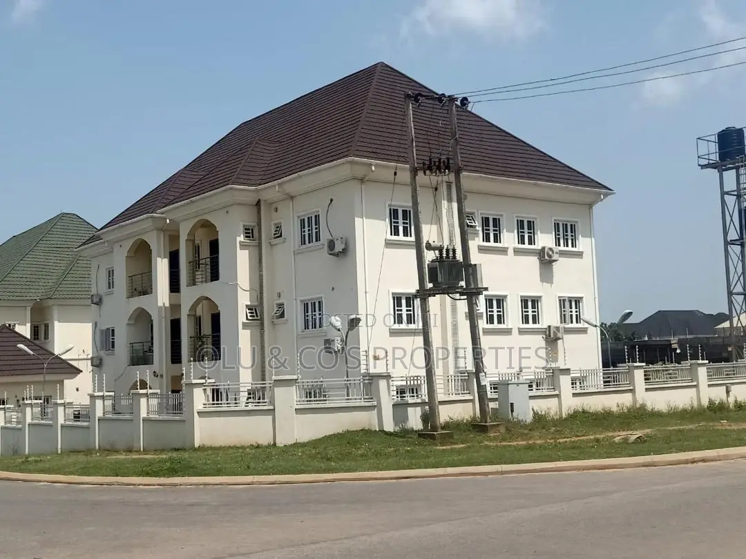 18bdrm Block of Flats in Wuye for sale in Wuye