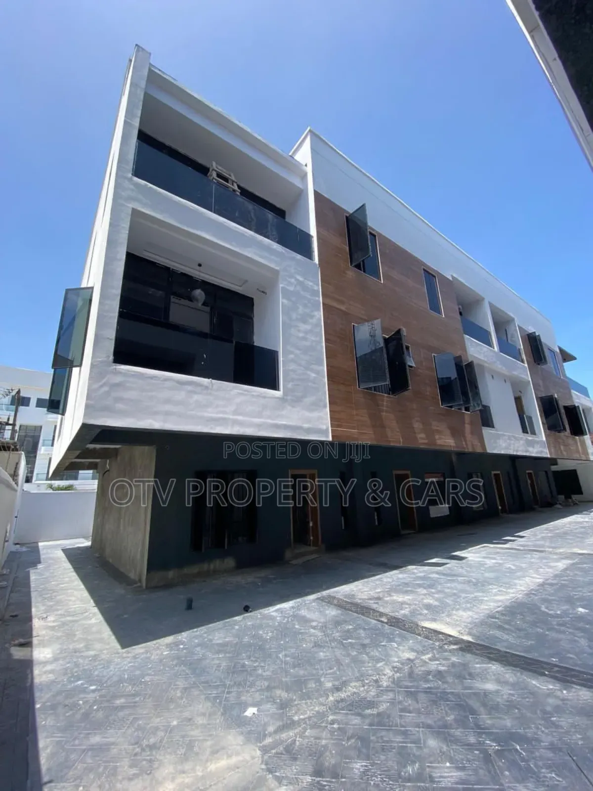 Furnished 4bdrm Duplex in Lekki Phase 1 for sale in Lekki Phase 1