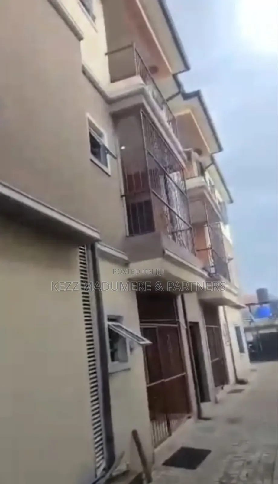 6bdrm Block of Flats in Woji , Port Harcourt for sale in Port-Harcourt