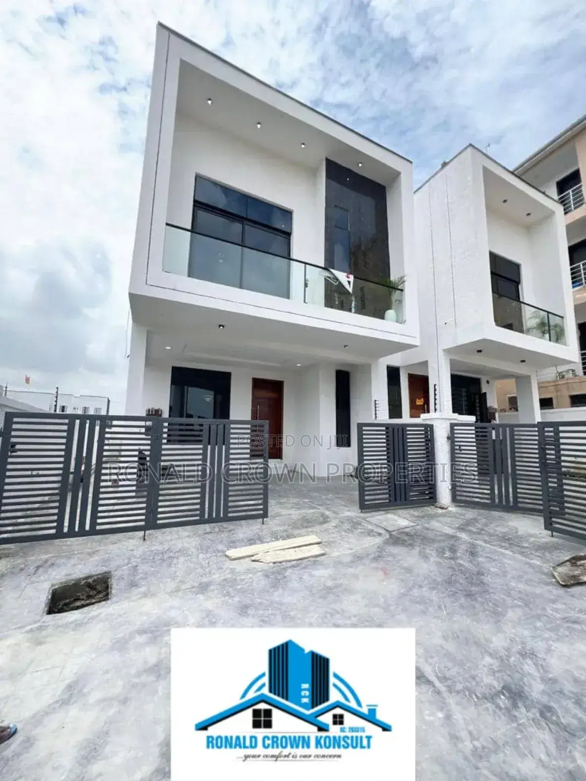 4bdrm Duplex in Ikota for sale in Ikota