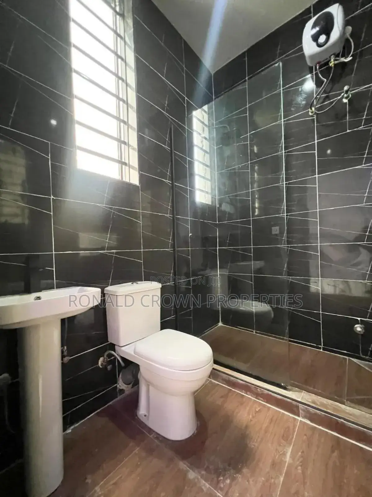 4bdrm Duplex in Ikota for sale in Ikota