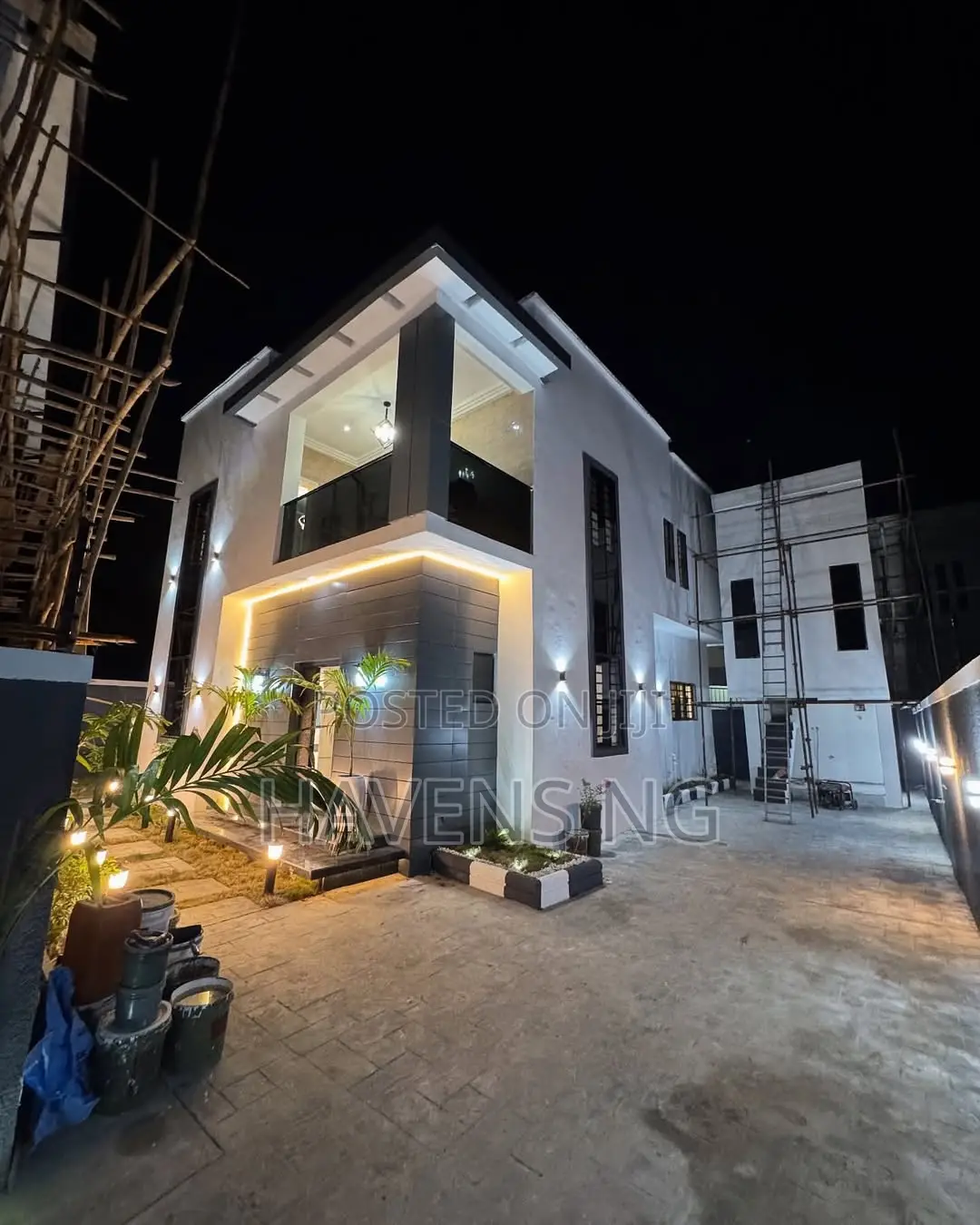 4bdrm Duplex in Eneka for sale in Eneka