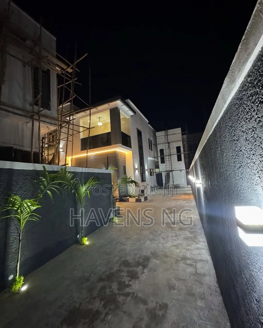 4bdrm Duplex in Eneka for sale in Eneka
