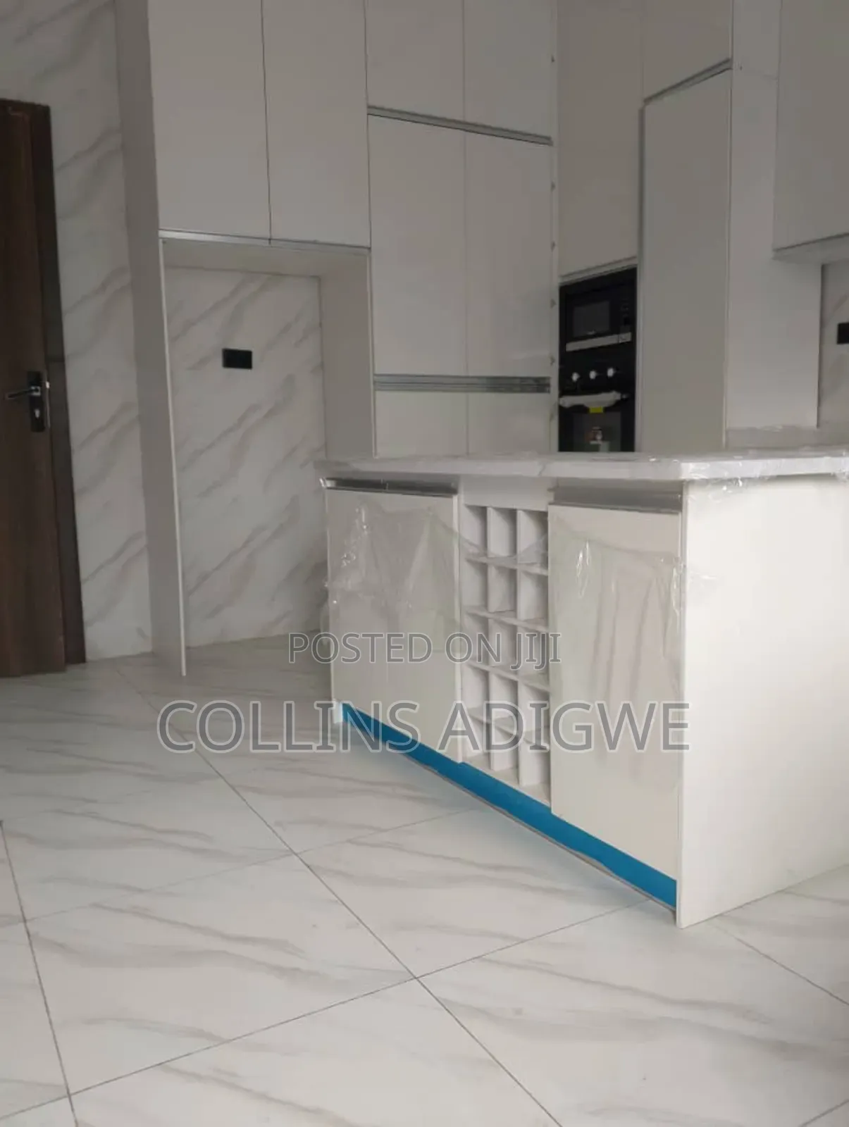 5bdrm Duplex in Chevron for rent in Chevron