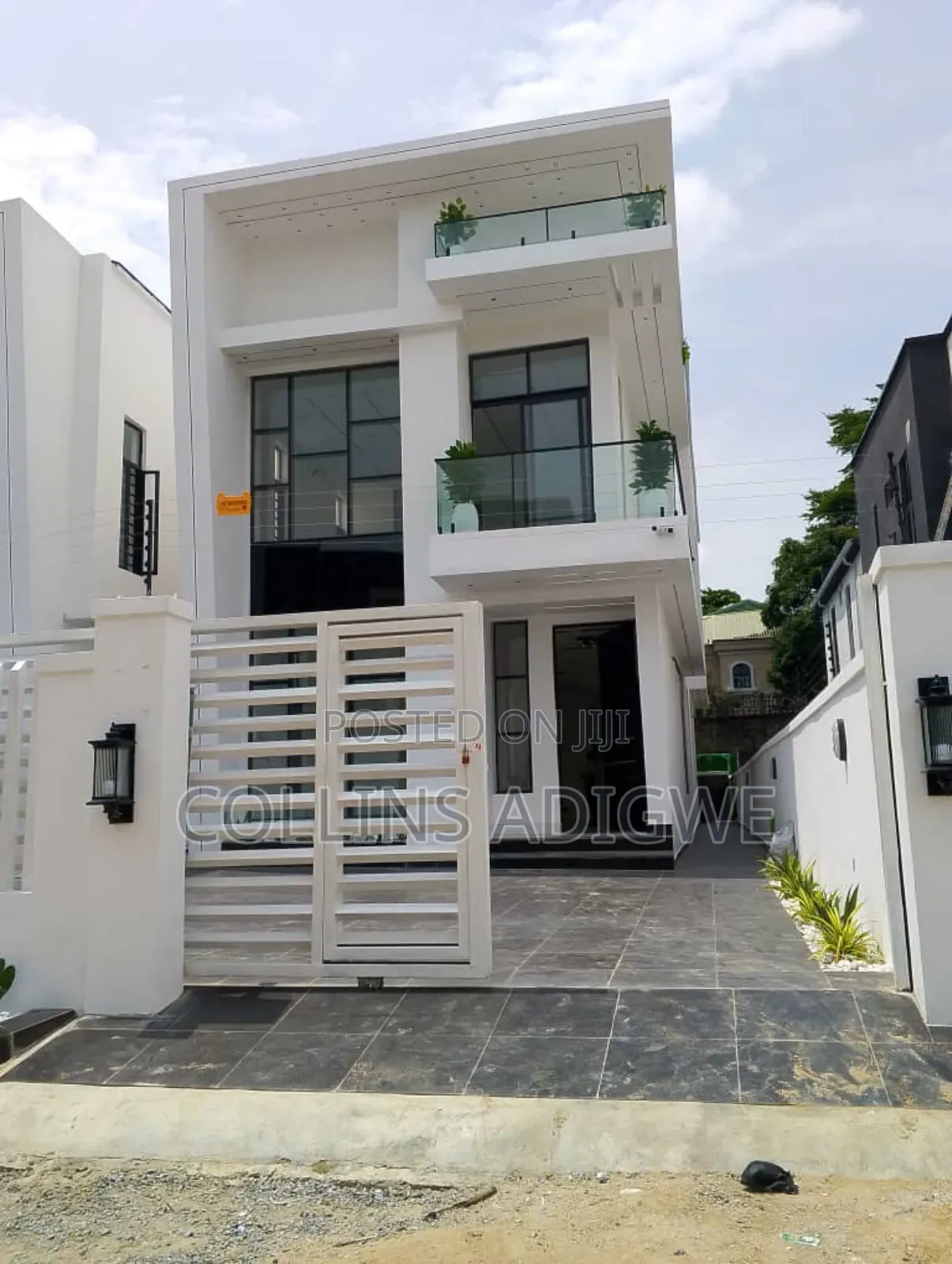 5bdrm Duplex in Chevron Call To for sale in Chevron