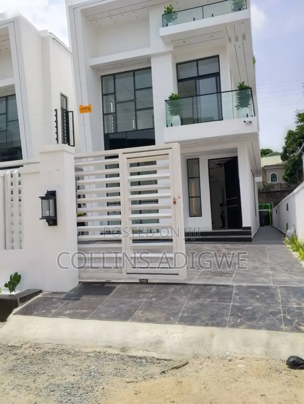 5bdrm Duplex in Chevron Call To for sale in Chevron